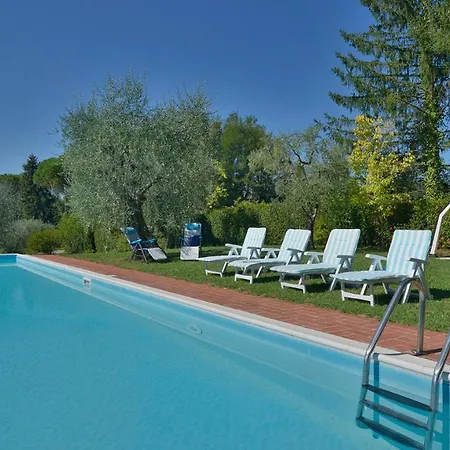 Villa Alida 12, Emma Capannori
