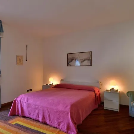 Villa Alida 12, Emma