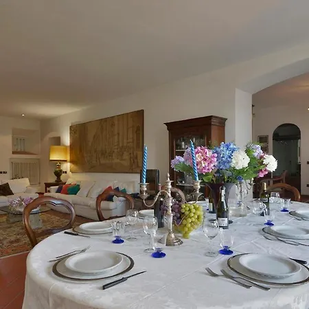Villa Alida 12, Emma