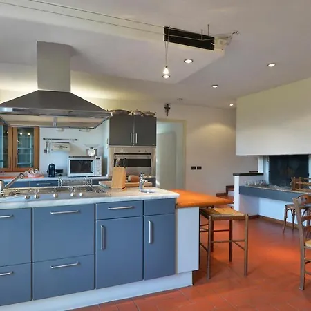 Villa Alida 12, Emma Capannori