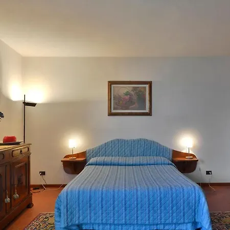 Villa Alida 12, Emma Capannori
